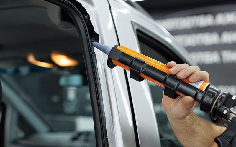 Otomotiv camı yapıştırma